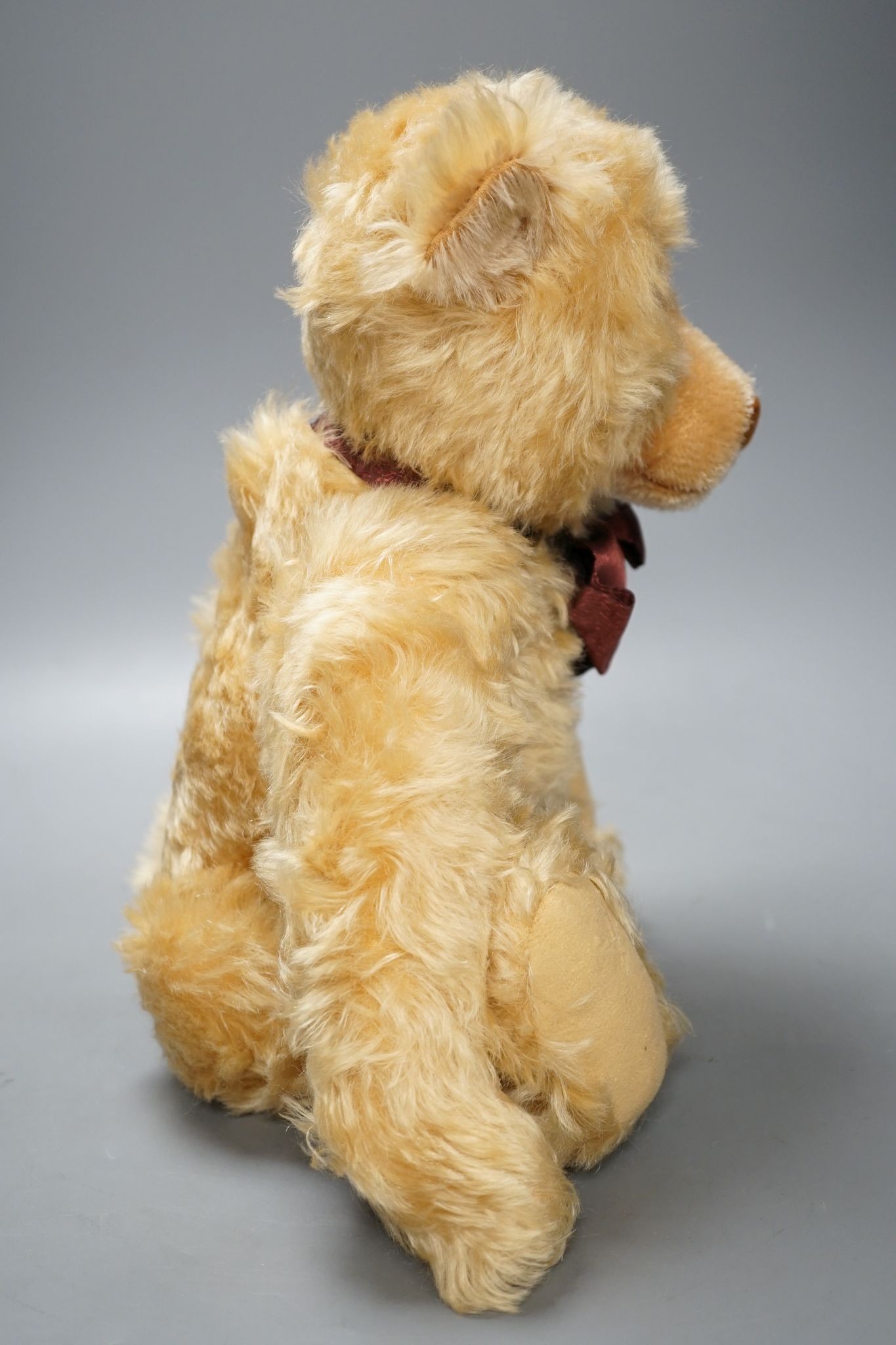 A Steiff teddy bear, 2000, with box and certificate, Limited Edition 43cm